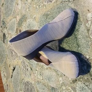 🎉Host Pick! 😎Charleston Shoe Company Tan Cape Low Wedge Size 8